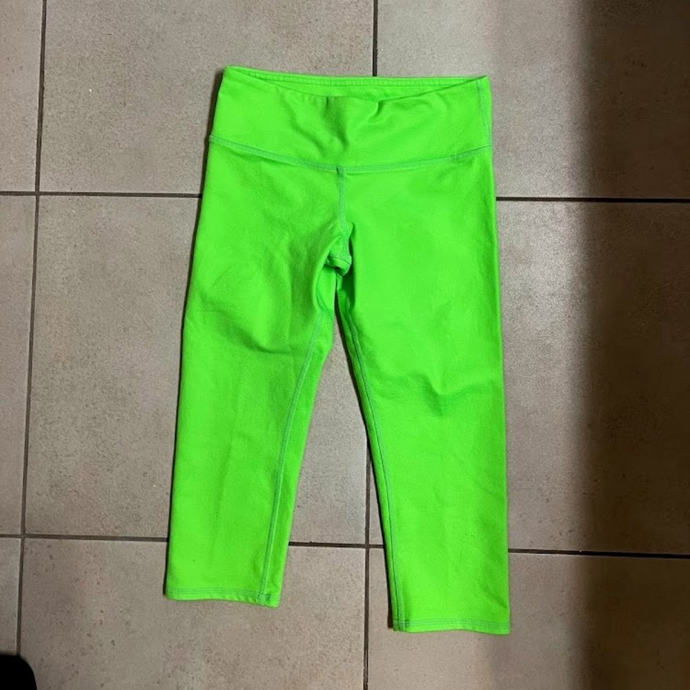 ALO Yoga cropped leggings, size XS